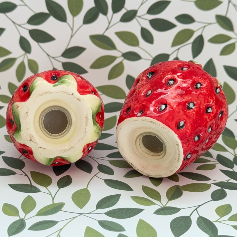 VINTAGE Salt & Pepper Shakers Ceramic Hand Painted Strawberry - Picture 4 of 5